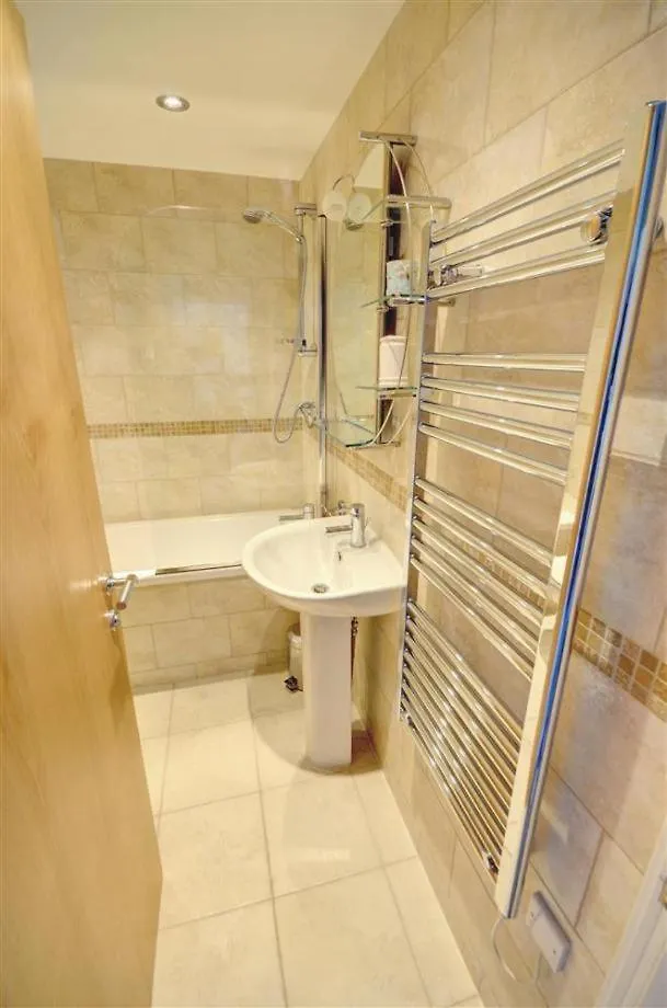 Hotties House - Two-Bed Cottage, Dog-Friendly & Off-Street Parking - Scarborough