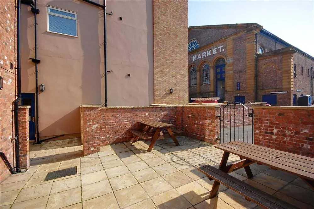 Hotties House - Two-Bed Cottage, Dog-Friendly & Off-Street Parking - Scarborough Apartment